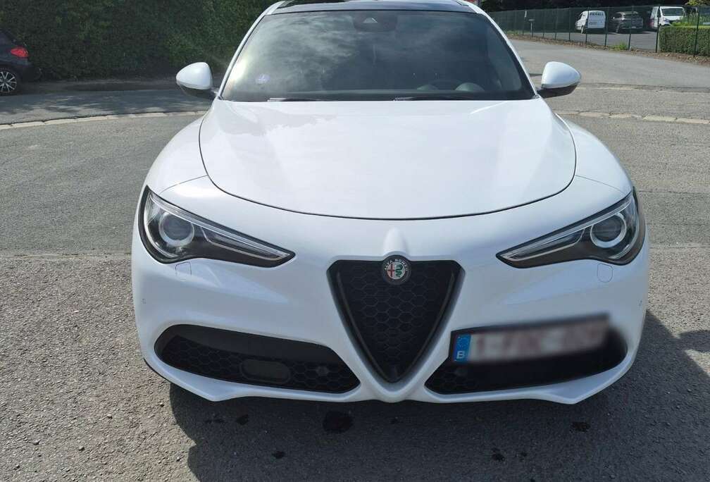 Alfa Romeo 2.0 T AWD Super