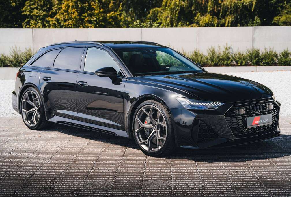 Audi Avant / Mythos Black Metallic / RS Dynamic / Pano / 22\