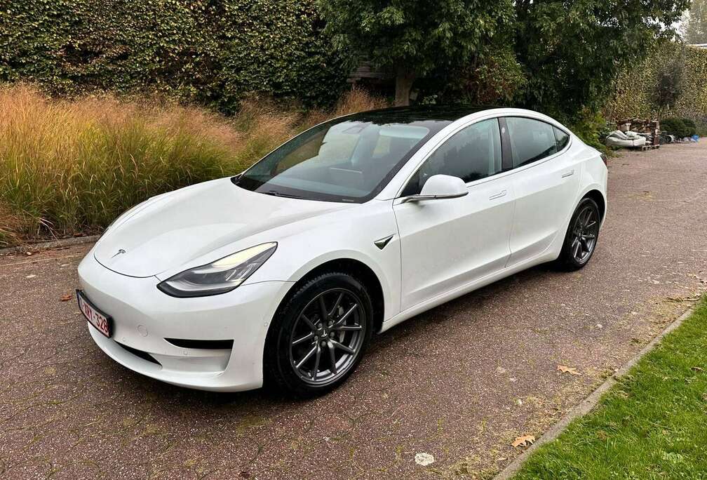 Tesla Model 3 44 kWh Standard Plus