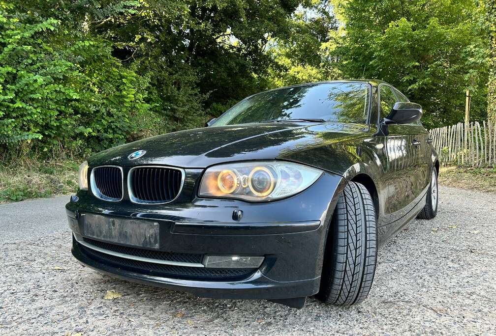 BMW 116i 2.0 i Noir PACK-M Intérieur CUIR Chocolat ECRAN GPS XENON CAPTEURS ARRIERES BI-ZONE Carnet complet