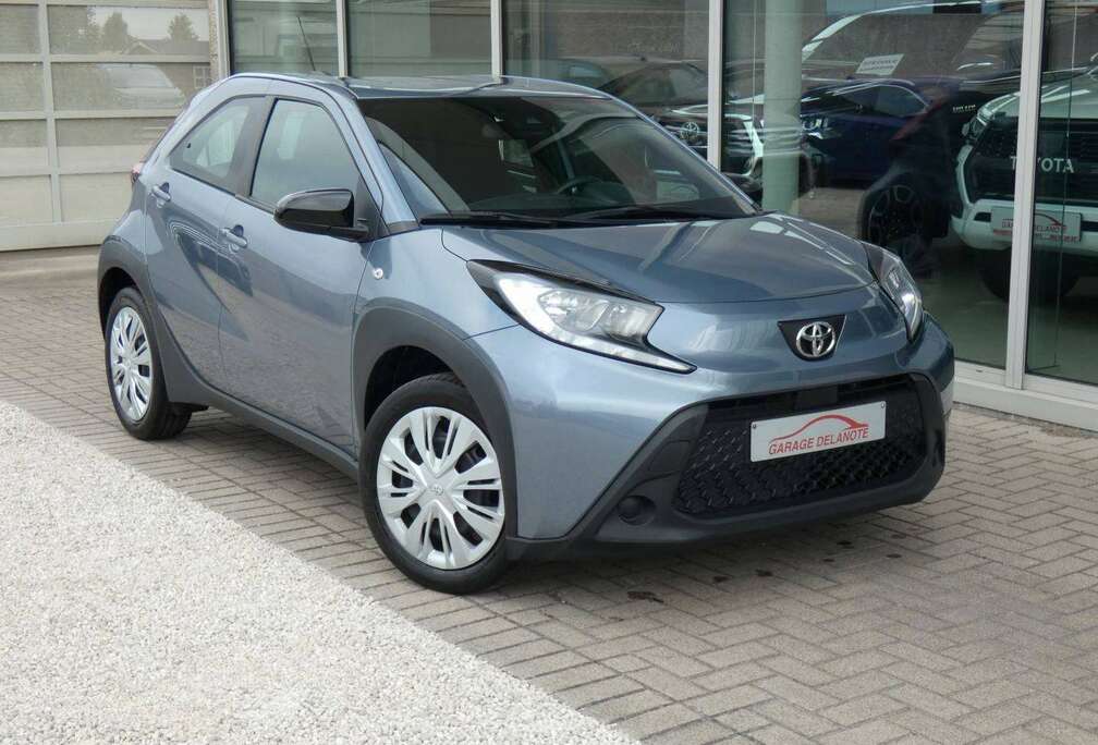 Toyota Benzine CVT AUTOMAAT X-play+Comfort pack +Parkeercamera +Carplay +Keyless +Automatisch airco