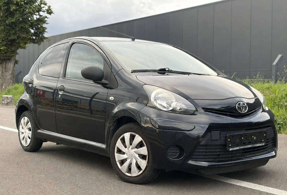 Toyota Toyota Aygo 1.0 facelift * Carnet entretien suivi * 0492/43.69.59