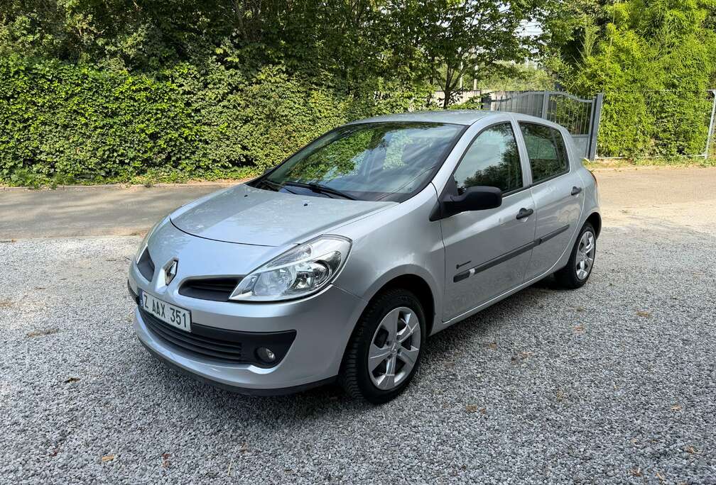 Renault Clio 1.2i 16v Community
