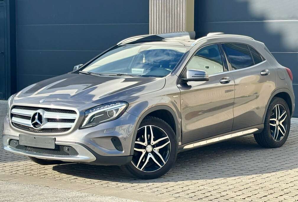 Mercedes-Benz GLA 200 d 4-Matic Activity Edition Cuir Pano GPS c