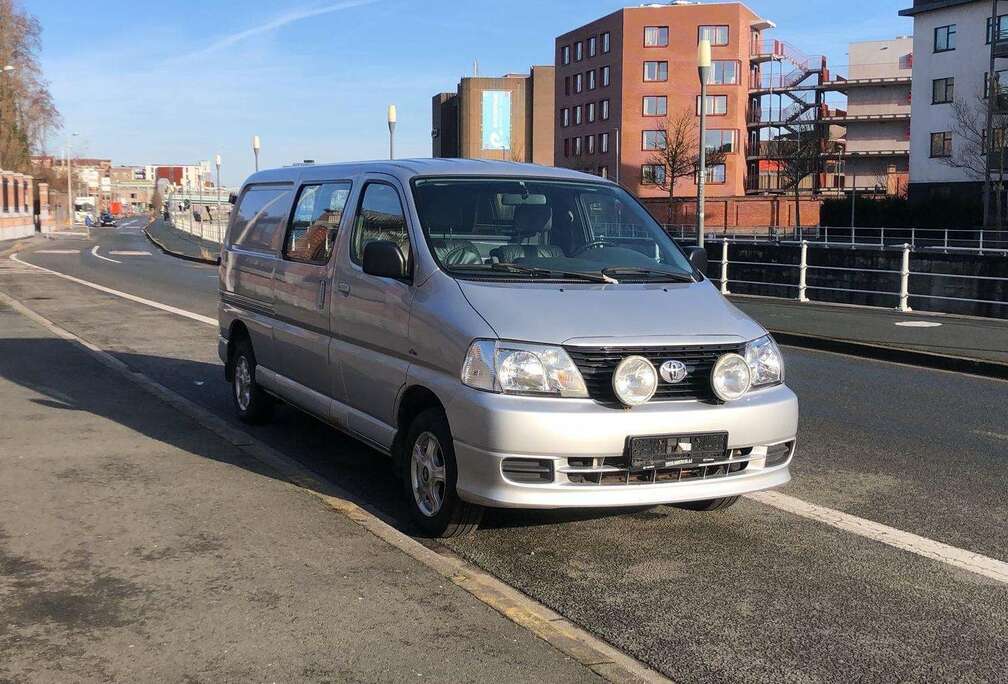 Toyota 2.5 Turbo D4D  airco 2well drive