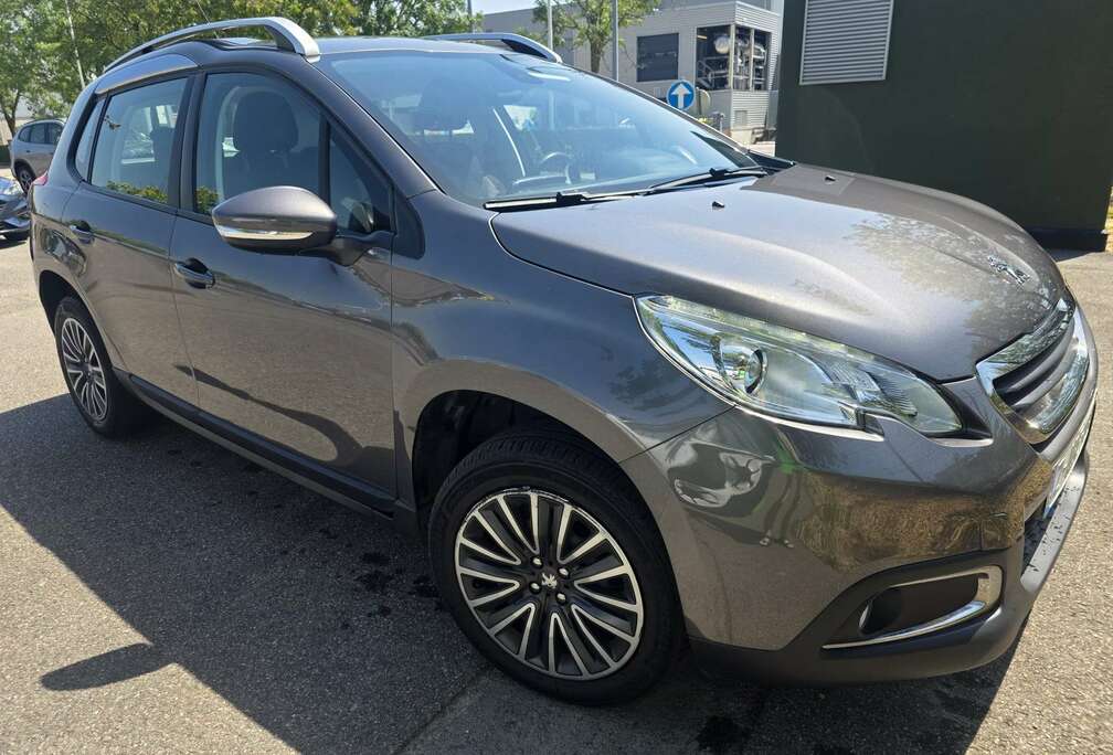 Peugeot 2008 1.2i PureTech Allure S