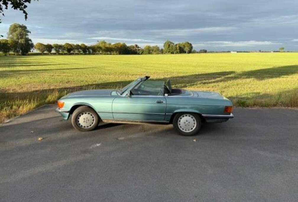 Mercedes-Benz W107