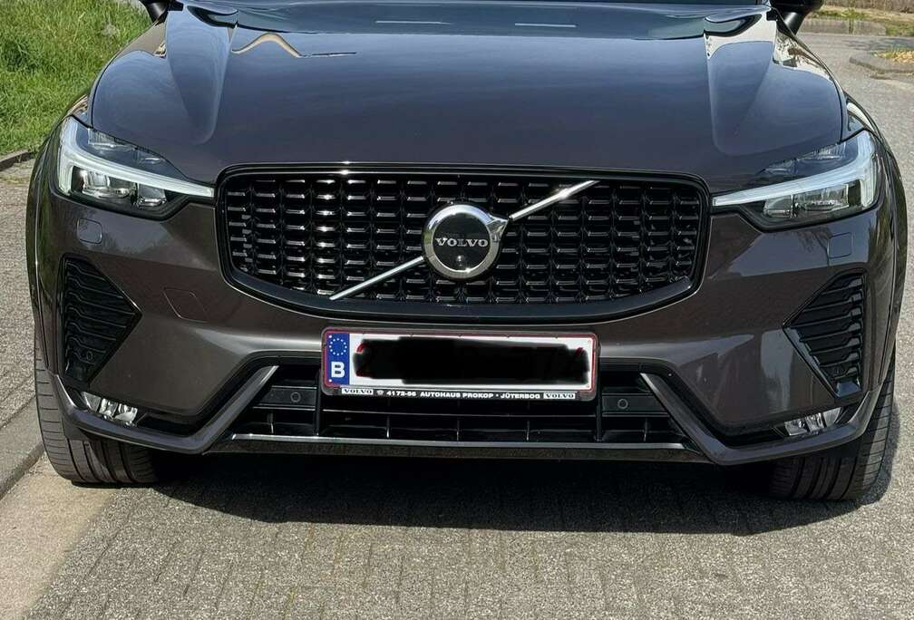 Volvo 2.0 B5 AWD DARK B&W