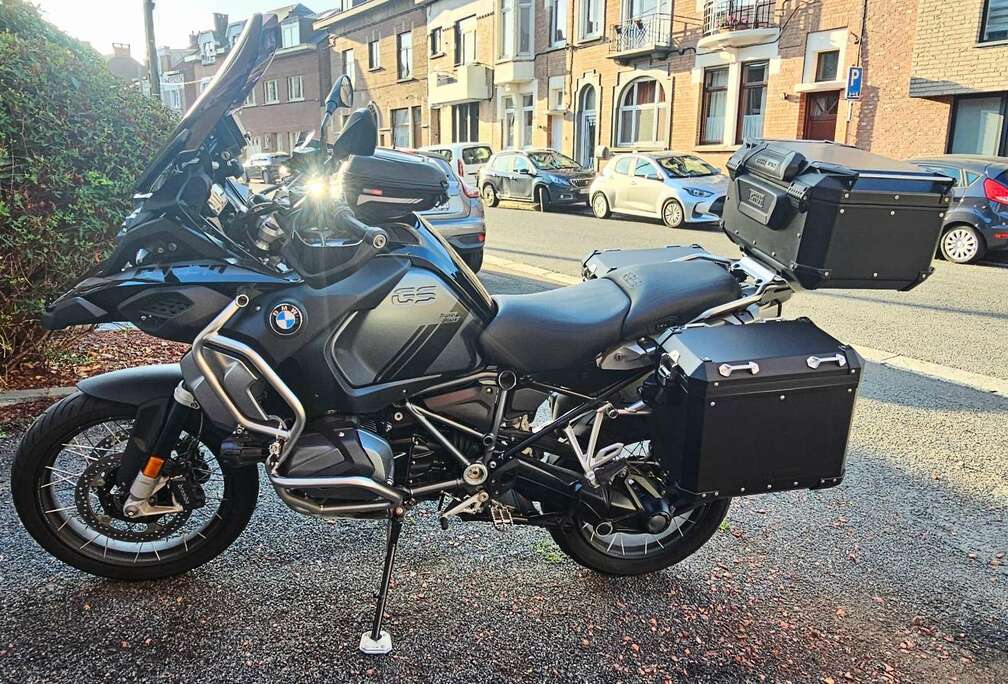 BMW Triple Black - Full options – 4 packs