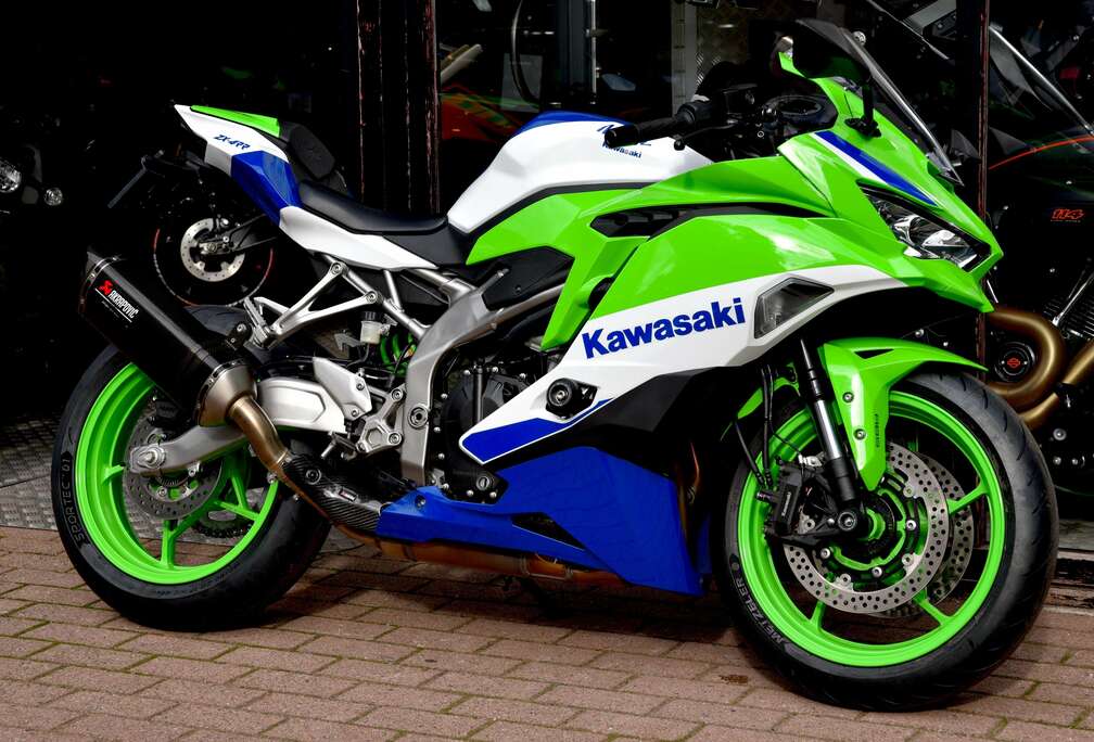 PERFORMANCE 40TH ANNIVERSARY ***MOTO VERTE***