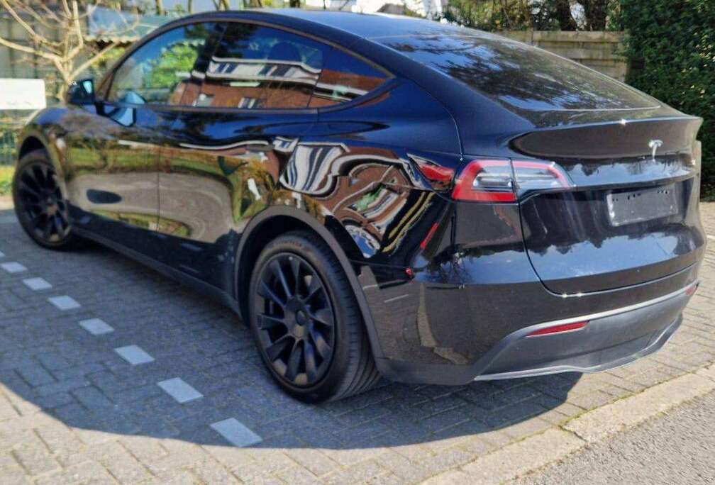 Tesla Model Y 52 kWh Standard Range RWD