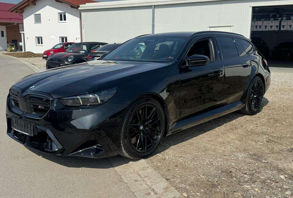 BMW Touring  NEW  10KMS  GARANTIE BMW 36M  PANO  ATTELAGE  JAMAIS IMMATRICULE  TVA