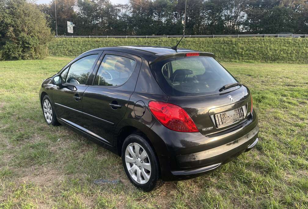 Peugeot 1.6 HDi 16v 90ch Sport Pack