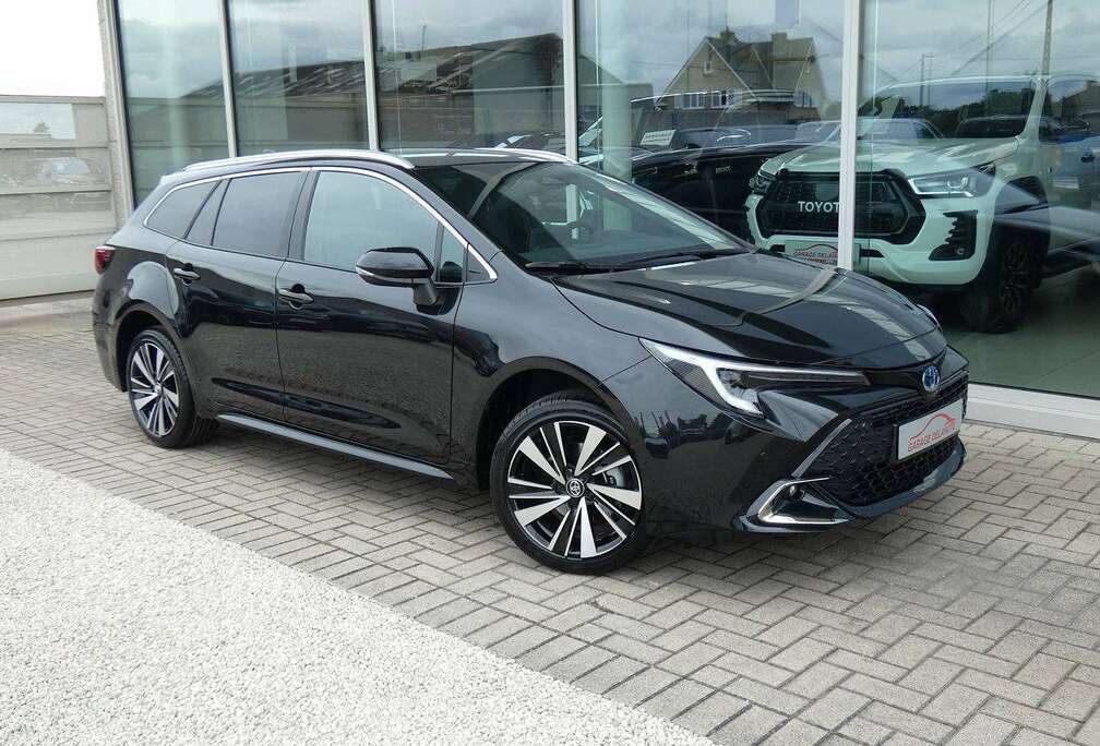 Toyota 1.8 Hybrid 140pk STYLE+WINTER PACK +Stuurwielverwarming +Zetelverwarming +Half leder/Alcantara +Parkeersensoren +Camera