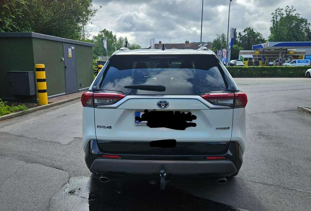 Toyota 2.5 4x2 Hybrid Business Edition