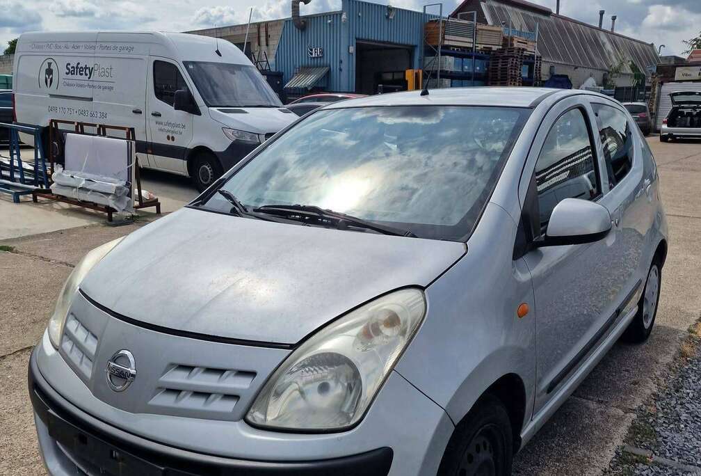 Nissan 1.0i Acenta