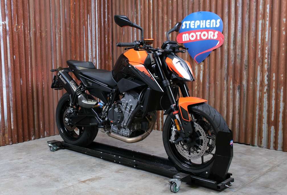 890 Duke Akrapovic