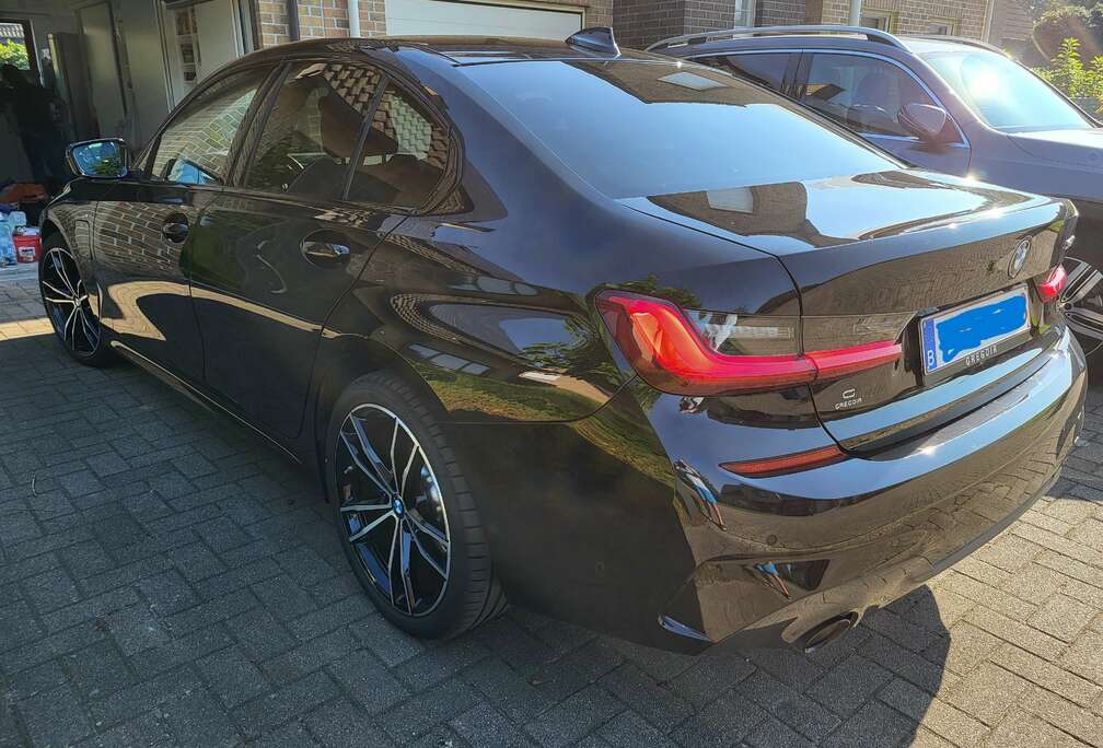 BMW 330e