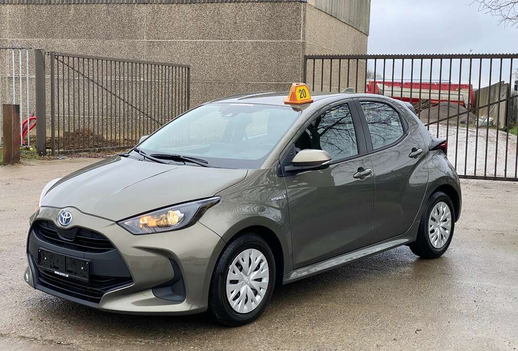 Toyota 1.5 Hybrid e-CVT Dynamic