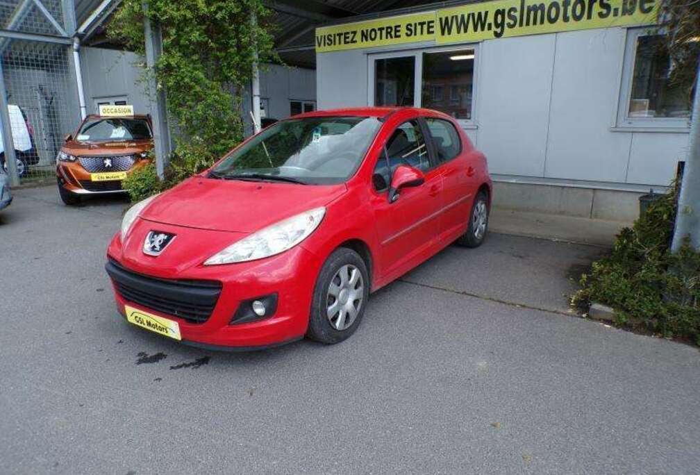Peugeot 1.4 68cv 5 portes rouge 09/13 2750 € marchand
