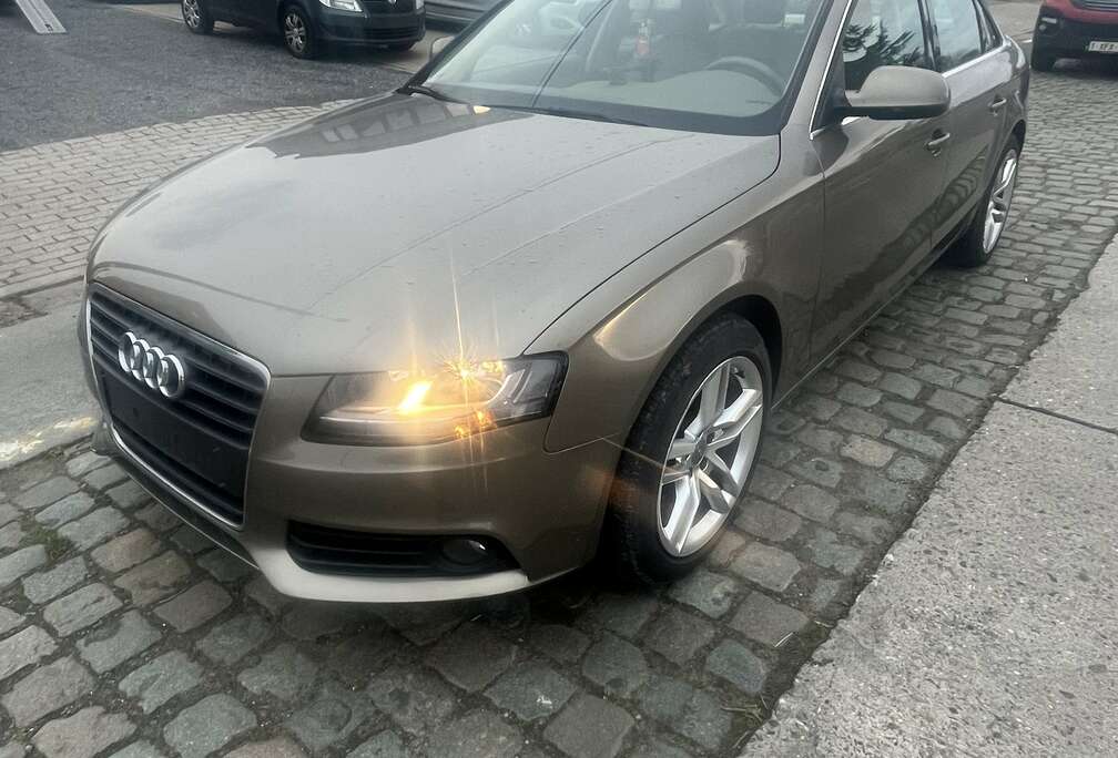 Audi A4 1.8 TFSI Ambition / NAVI / LEATHER