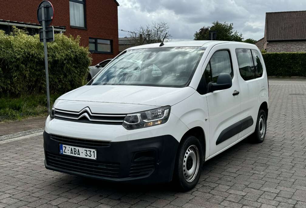 Citroen Berlingo 1.2 essence , 160.000 km , 09.2019 , 5 places et portes coulissantes