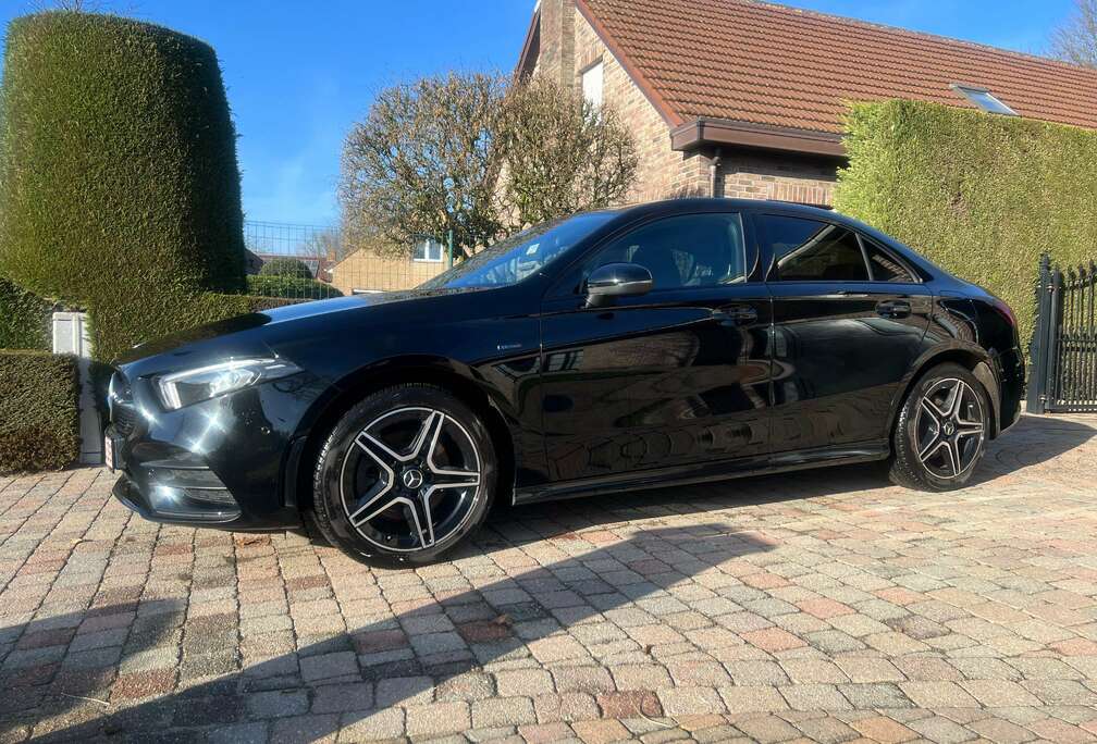 Mercedes-Benz A 250 e limousine AMG