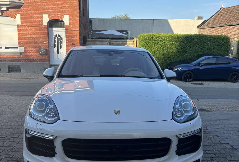 Porsche 3.0i V6 Hybrid Tiptronic S