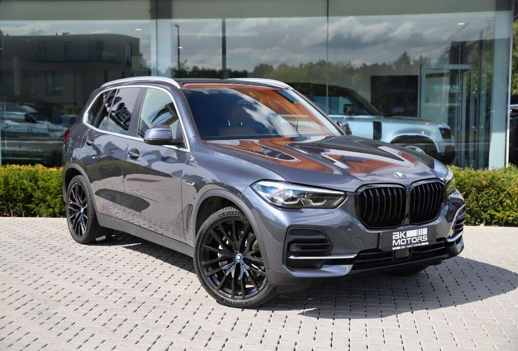 BMW xDrive45e PHEV - Camera - Trekhaak - CarPlay - LED - Adaptive - Navi - DAB
