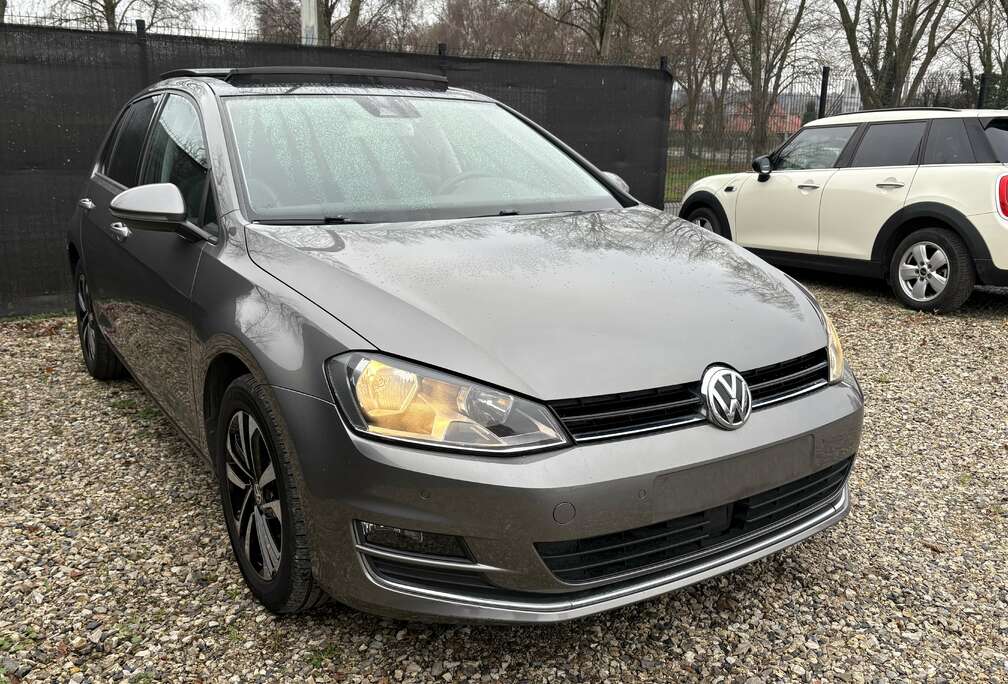 Volkswagen Golf 1.6 CR TDi Highline DSG/1E PROP-NAVI-CAM-PANO