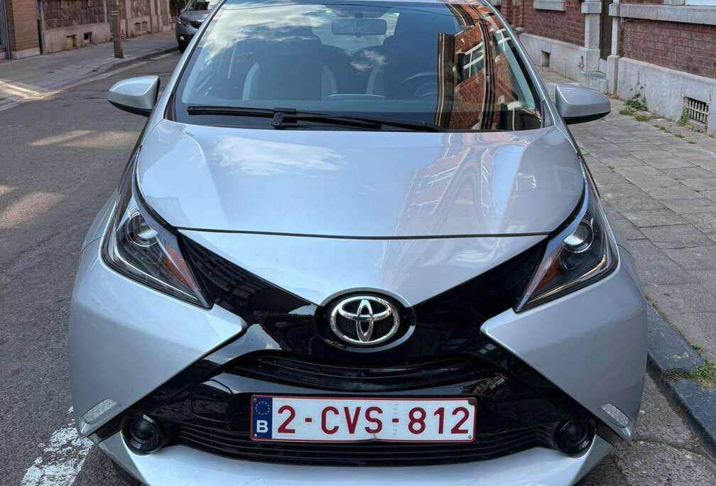 Toyota Aygo 1.0i VVT-i x-play and pack x-music