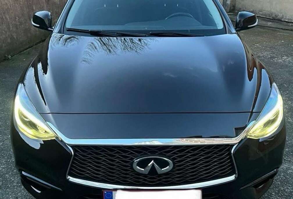 Infiniti 26 000km  1.6 essence