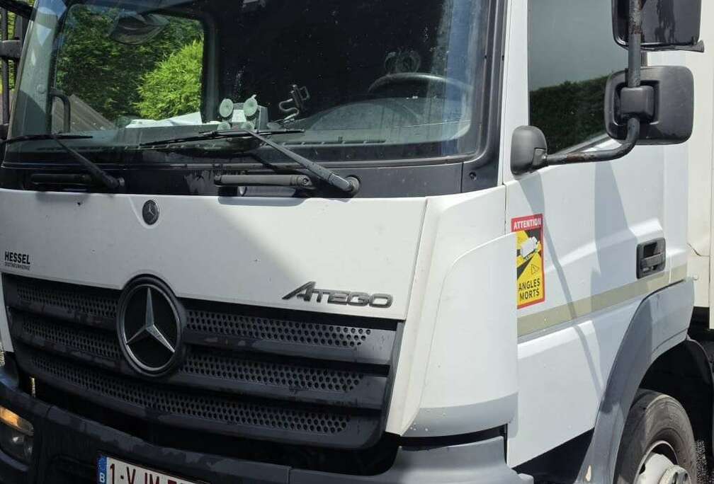 Mercedes-Benz 1218