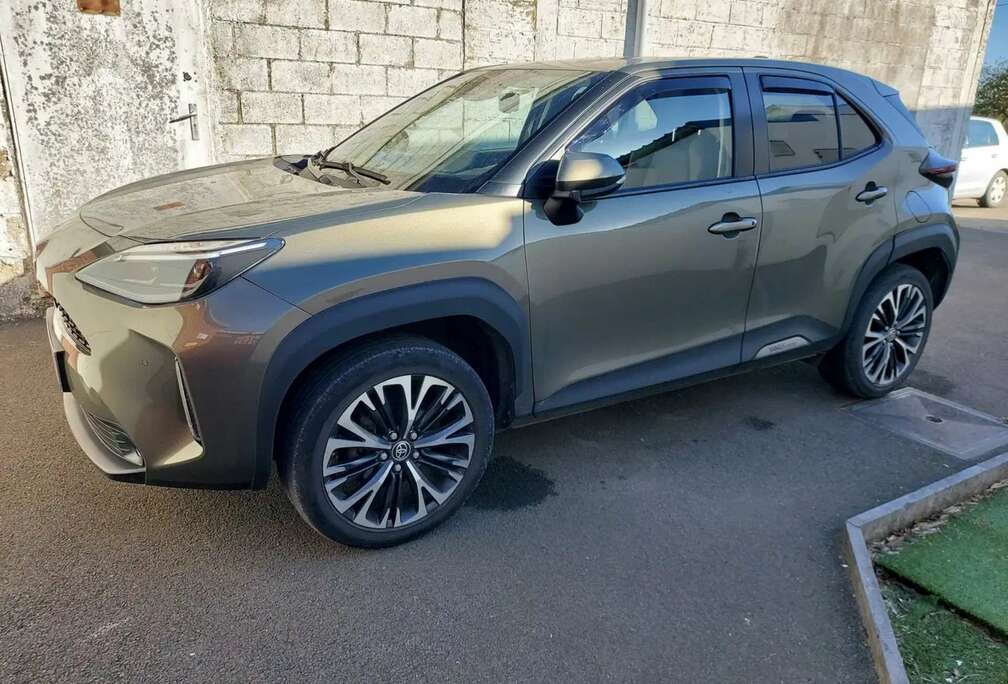 Toyota Hybrid 1.5 VVT-i Elegant