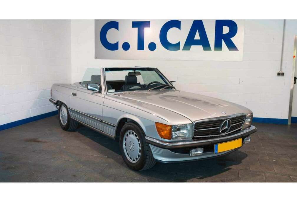 Mercedes-Benz Auto.