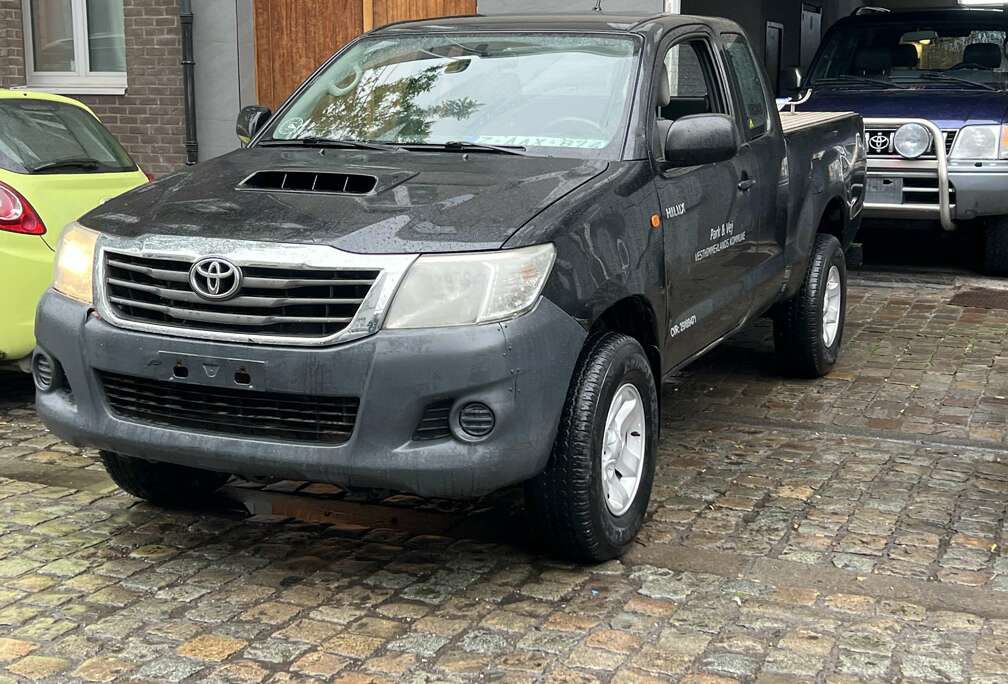 Toyota Hilux 2.5 D-4D 4WD SR