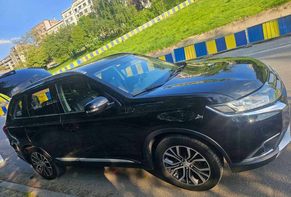 Mitsubishi Outlander 2.2 DI-D 4WD Intense Premium
