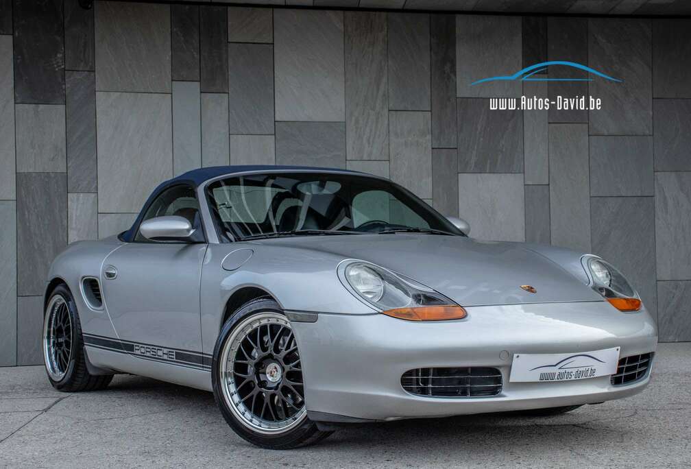 Porsche 986 2.5i Tiptronic S Cabrio / HISTORIEK / APPLE CARPLAY / AIRCO / SPOILER / BELGISCHE WAGEN