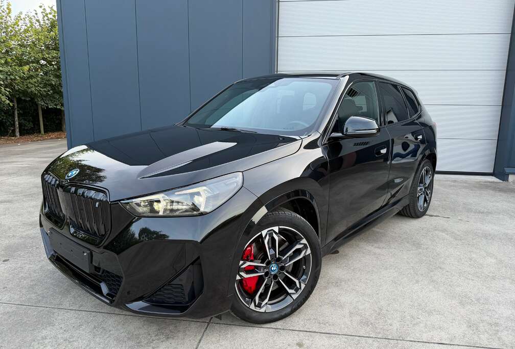 BMW iX1 66.5 kWh xDrive30