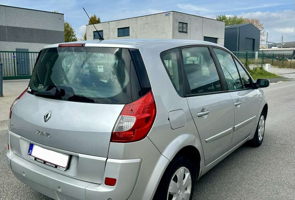 Renault 1.6 essence * Boîte automatique *