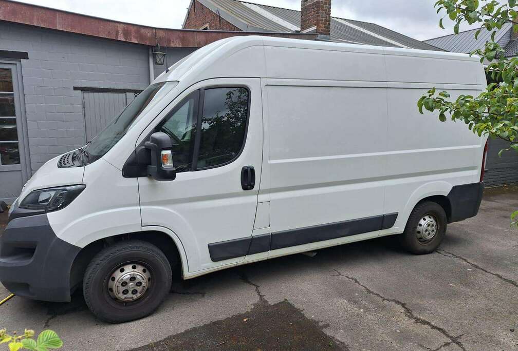 Peugeot Premium 335 L2H2 2.0 Blue HDI 130 Stop&Start