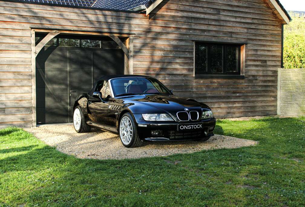 BMW 2.2i Manual M Red Interior