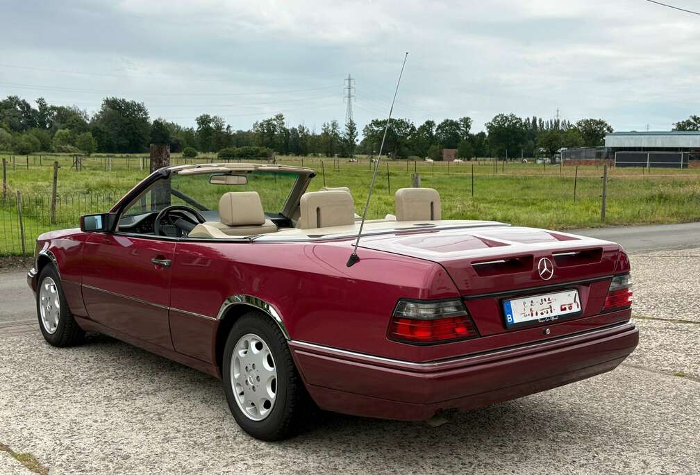Mercedes-Benz W124 Cabrio