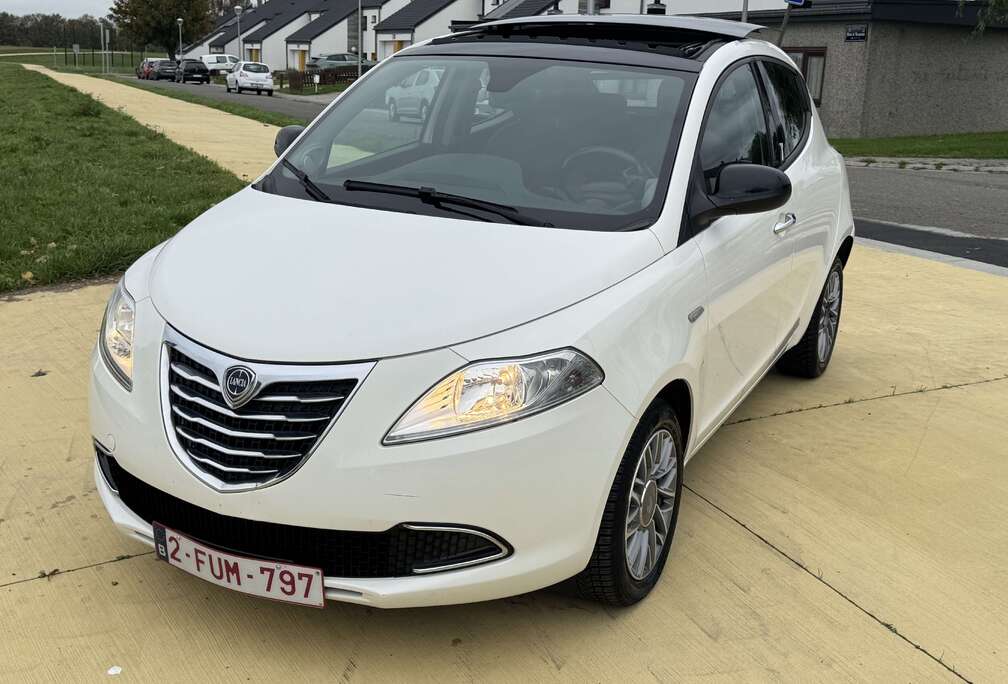 Lancia 1.2i  Prêter Immatriculée