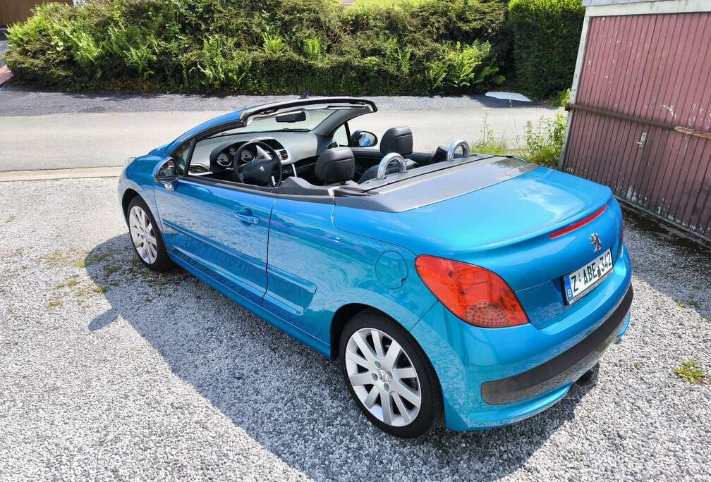 Peugeot CC 1.6 HDi 110ch FAP BLUE LION Féline