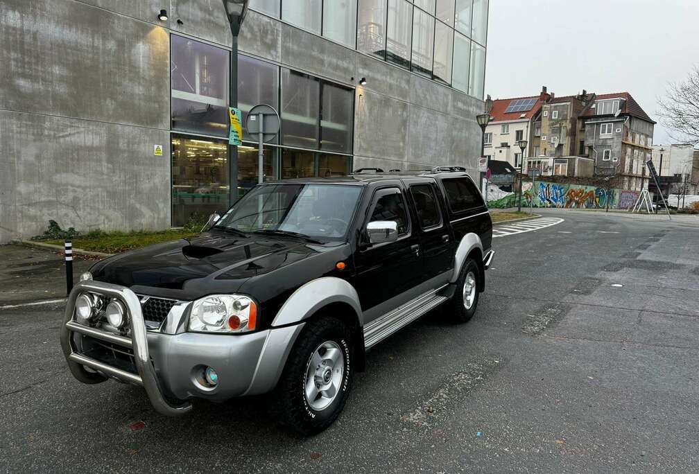 Nissan 2.5d 4-4 BELGIUM CAR CLIMATISÉ