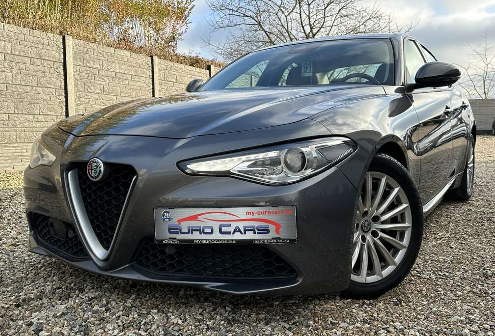 Alfa Romeo 2.2 JTDm Super CUIR/XENON/LED/CAMERA/GPS/SENSOR