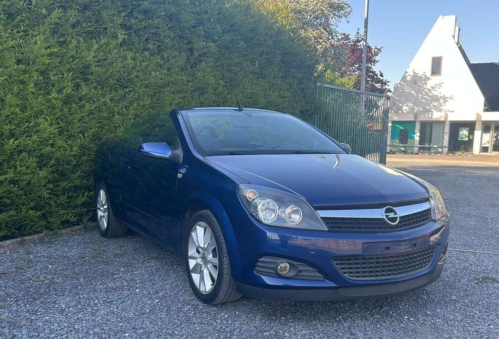 Opel Cabrio 1.6 16V Linea Rossa