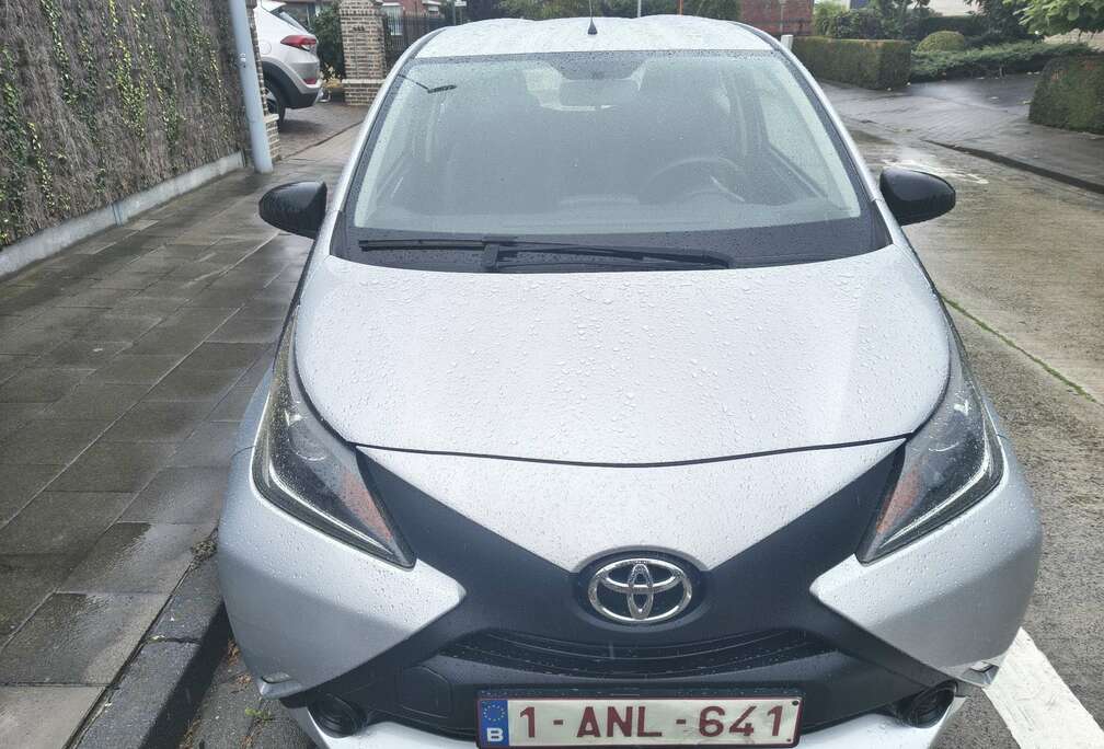 Toyota 1.0i VVT-i x-play and pack x-cite M/M