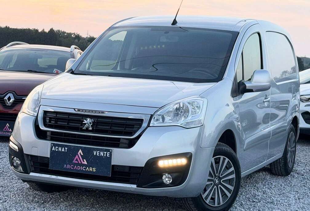 Peugeot CAR PLAY - CAPTEURS - CAMERA - ATT REMORQUE - FULL OPTIONS